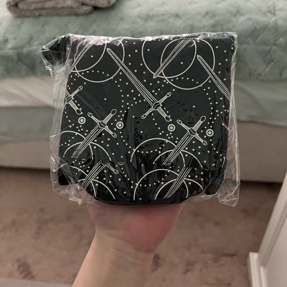 Illumicrate Atlas Six Pencil Case - Picture 2 of 2